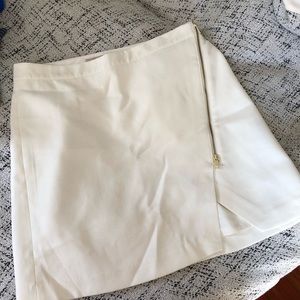 Banana Republic White Zippered Mini Skirt
